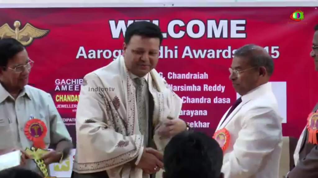 Dr Nandakishore Dukkipati receiving Arogyanidhi Awards 2015